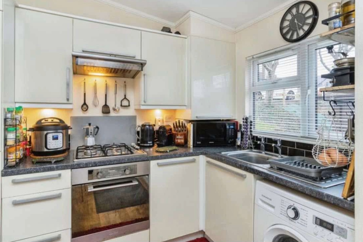 Tingdene Special, kitchen at Devon Hills