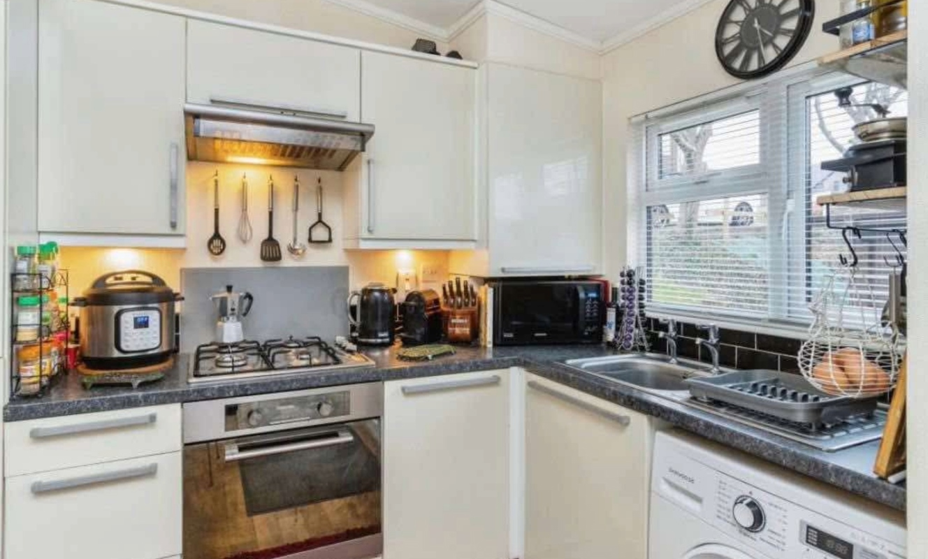 Tingdene Special, kitchen at Devon Hills