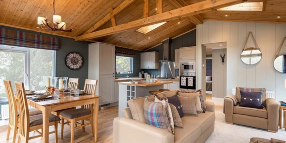 Prestige Foresters, lounge and dining area at Brokerswood