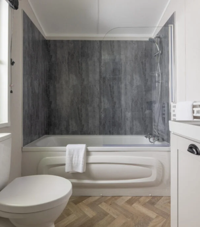 Sunseeker Sensation, bathroom at Finlake