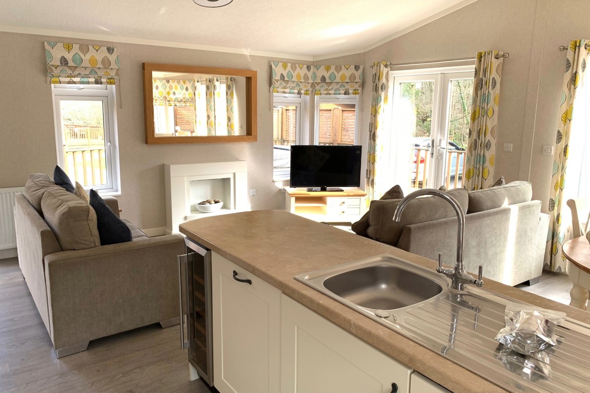 Omar Westfield, kitchen sink at Finlake