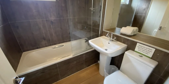 Prestige Dovecote, bathtub at Brokerswood