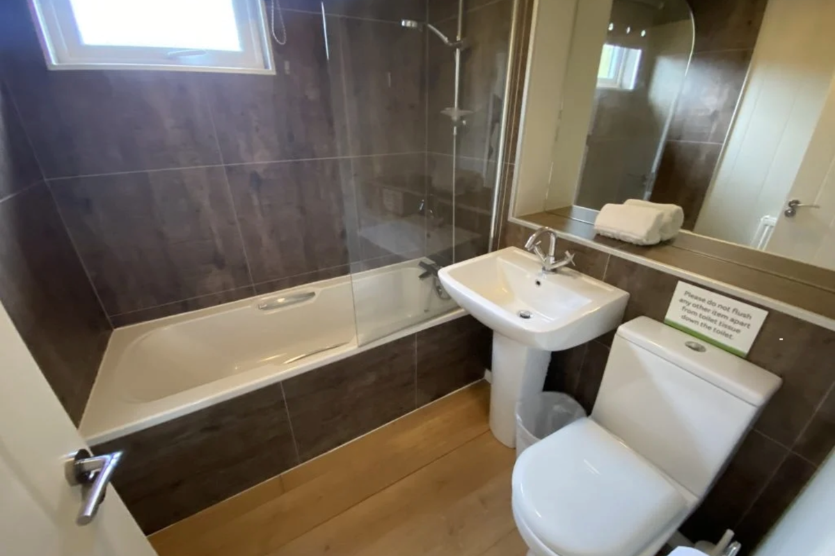 Prestige Dovecote, bathtub at Brokerswood