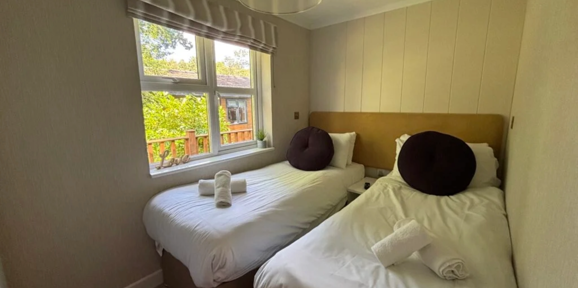 Wessex Classic, twin bedroom at Brokerswood