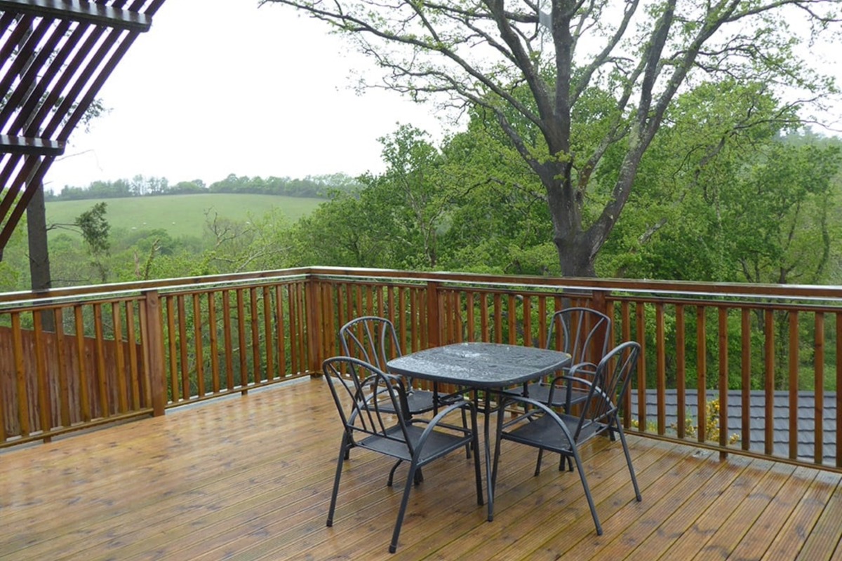 Signature Pod, decking at Finlake