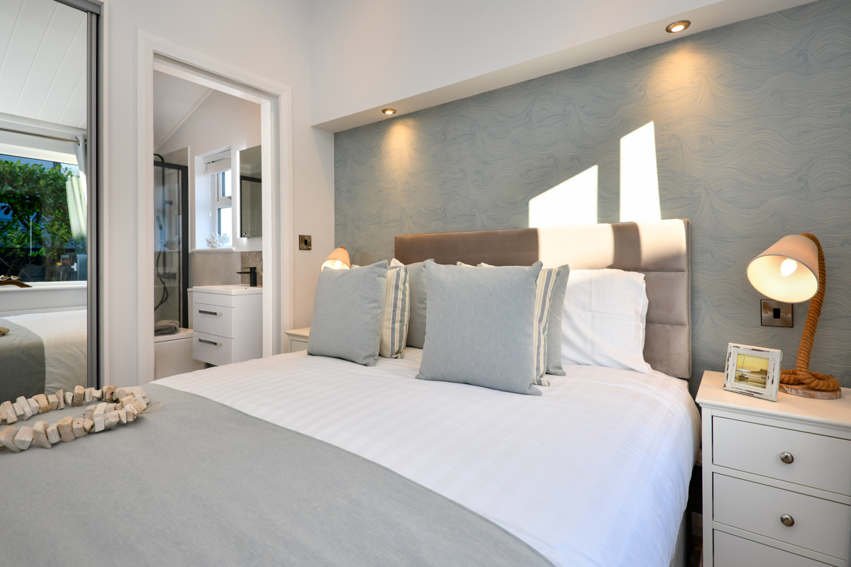 Oakgrove Osprey, master bedroom into ensuite at The Warren