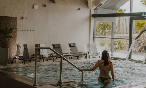 The Warren Lady In The Spa Pool