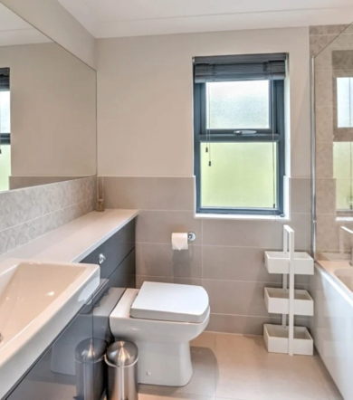 Oakgrove Elm, bathroom at Finlake