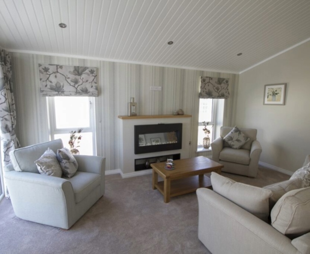 Oakgrove Clarendon, living area with fireplace at Finlake