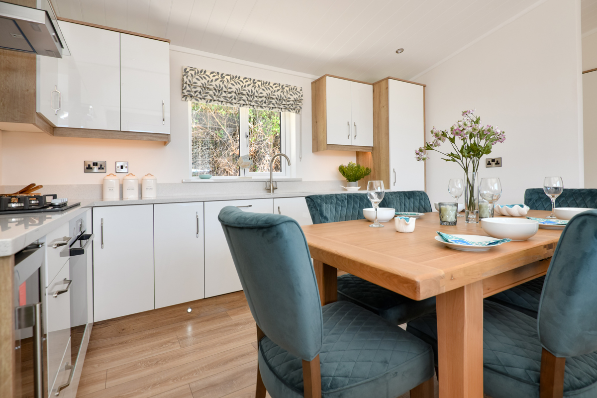 The Warren, Oakgrove Shearwater, dining and kitchen