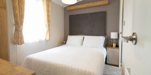 Sunseeker Spirit, master bedroom at Dartmoor View