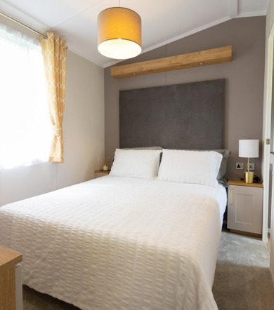 Sunseeker Spirit, master bedroom at Dartmoor View