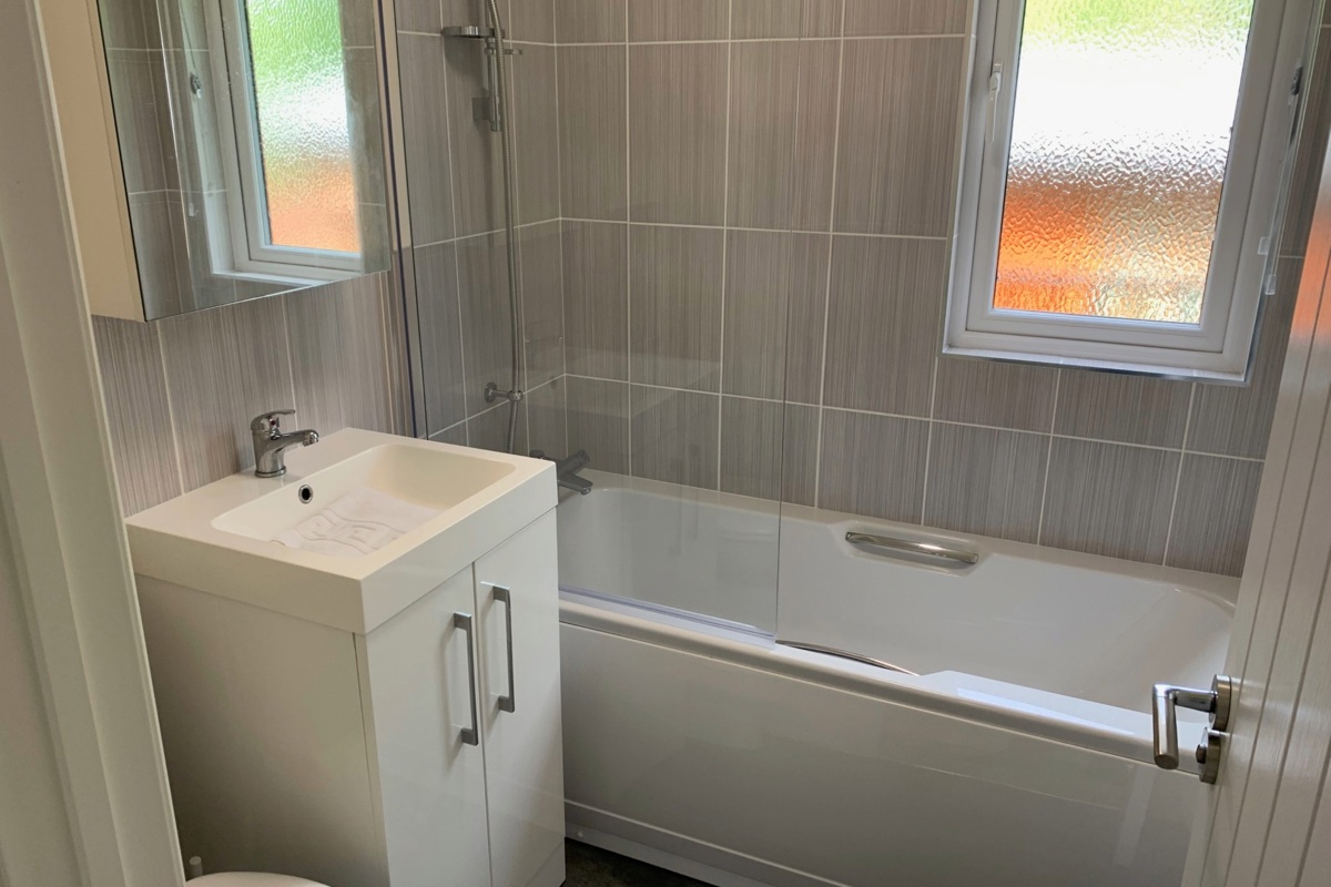 Buckland Lodge, bathtub at Finlake