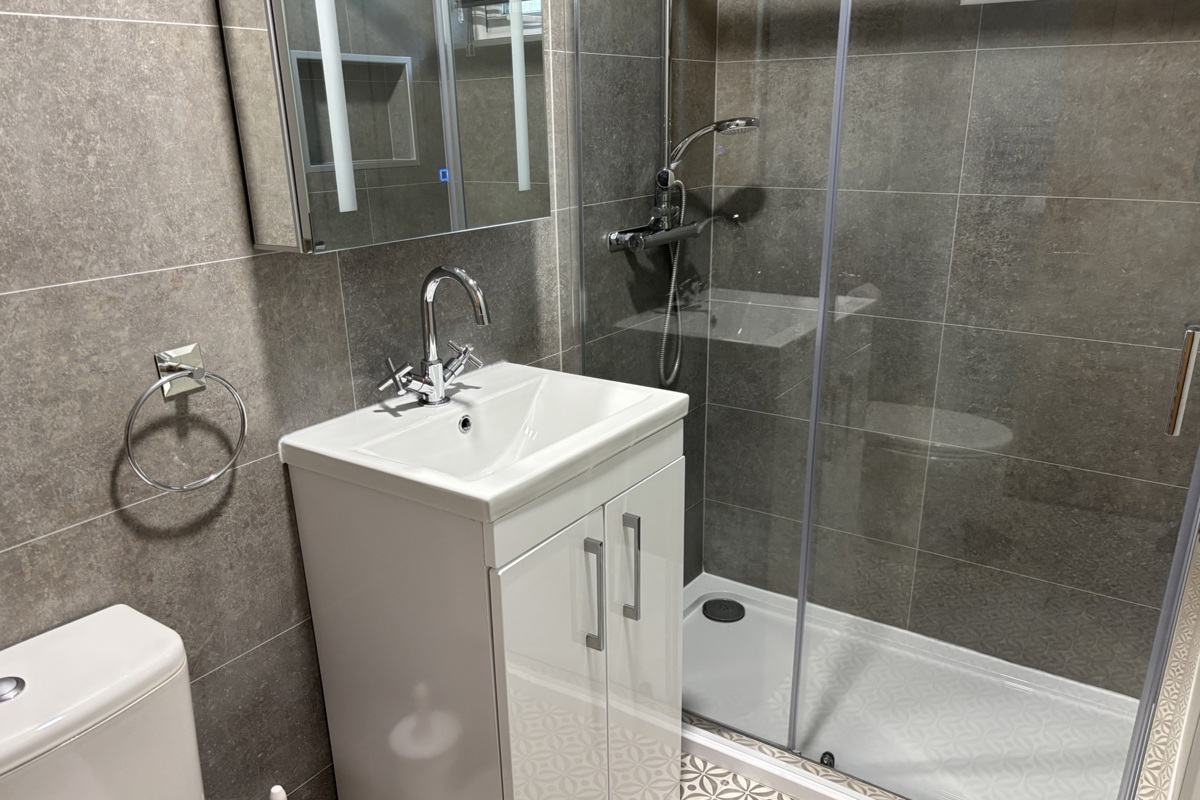 Prestige Foresters, shower at Brokerswood