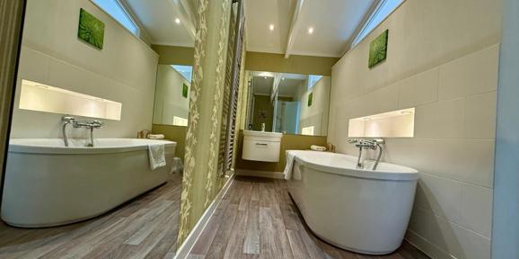 Wessex Summerhouse, ensuite at Finlake