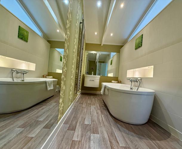 Wessex Summerhouse, ensuite at Finlake