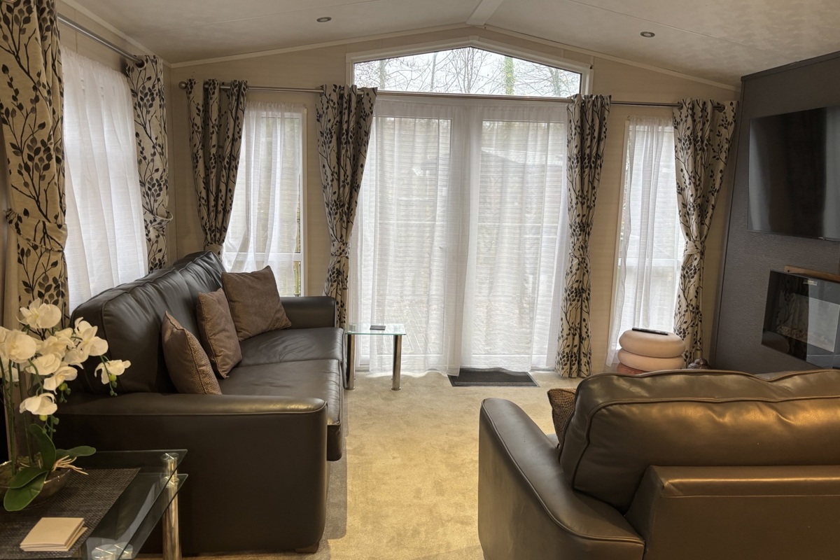 Carnaby Stamford, lounge with patio doors at Brokerswood
