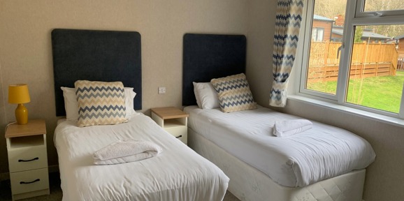 Omar Westfield, twin bedroom at Finlake