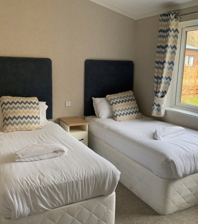 Omar Westfield, twin bedroom at Finlake