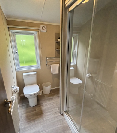 Devon Hills, Regal Hamilton, shower room
