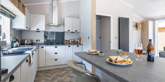 Sunseeker Sensation, breakfast bar in kitchen at Finlake