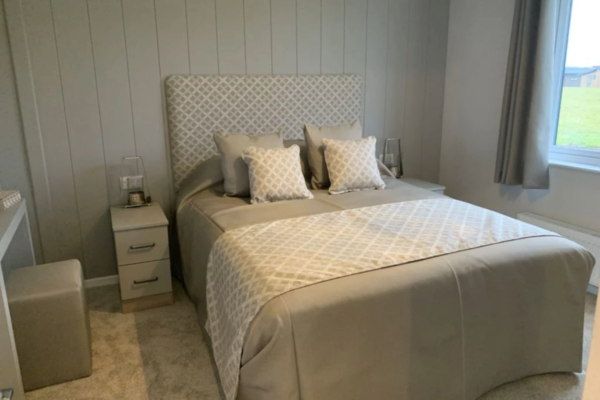 Prestige Plantation, master bedroom at Delamere