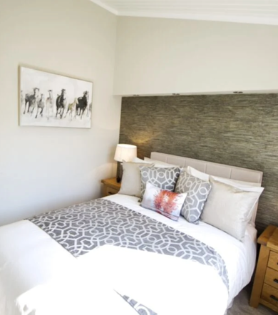 Oakgrove Clarendon, master bedroom at Finlake
