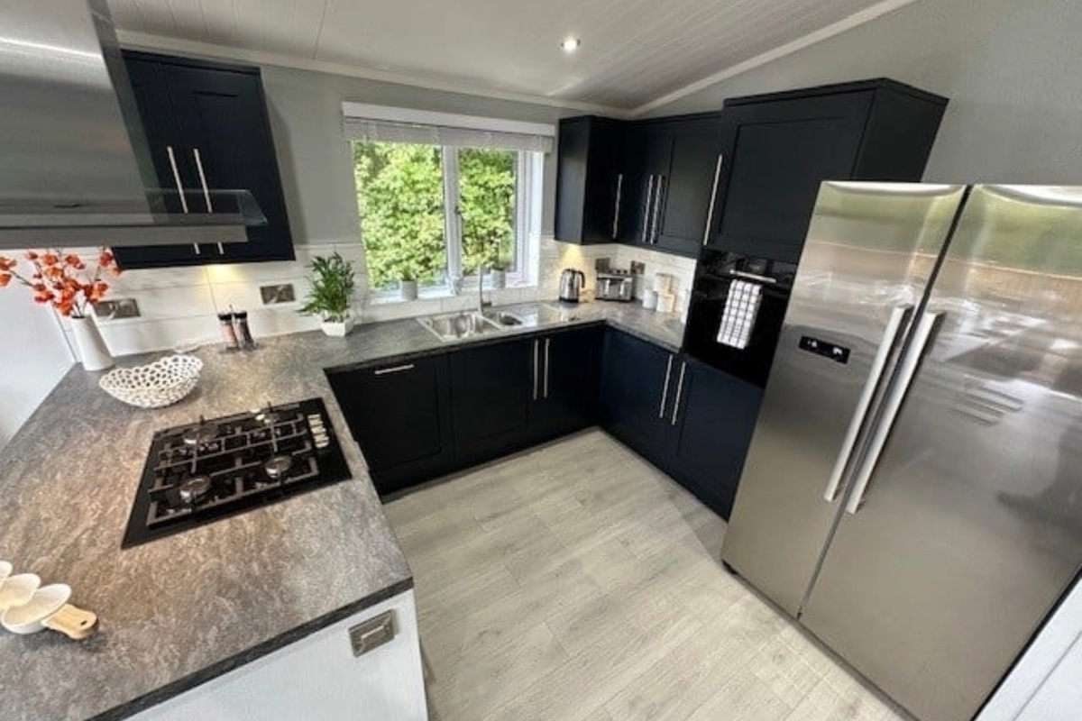 Kentmere Super, kitchen at Finlake