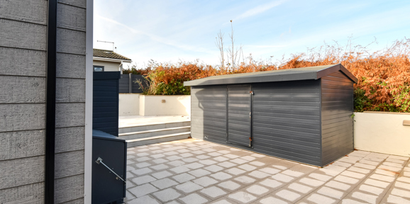 Prestige Navigator, patio area at The Warren