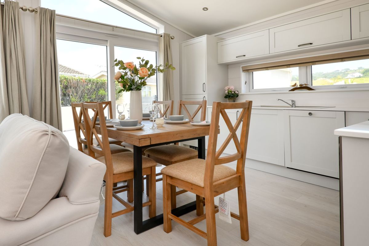 Prestige Oyster Catcher, dining room table at The Warren Resort & Spa