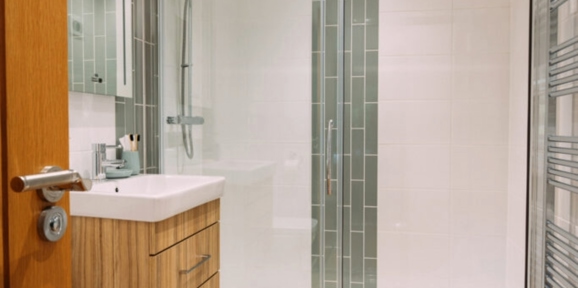 Wessex Contemporary, bathroom at Brokerswood