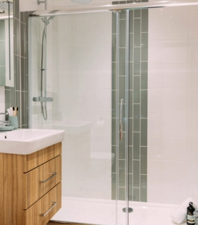 Wessex Contemporary, bathroom at Brokerswood