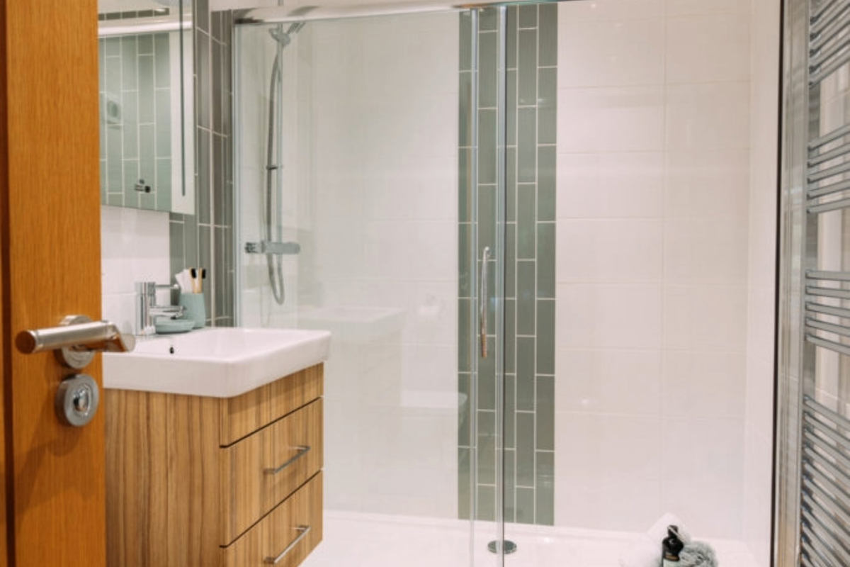 Wessex Contemporary, bathroom at Brokerswood