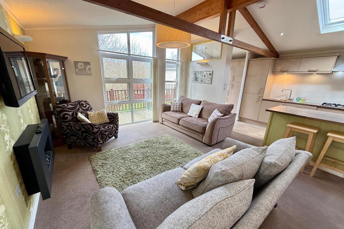 Wessex Summerhouse, living area at Finlake