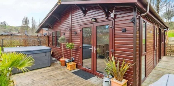 Tingdene Special, exterior at Devon Hills