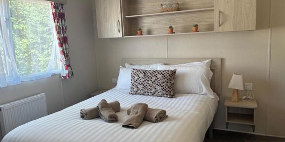 Dartmoor View,  Willerby Rio, master bedroom with window