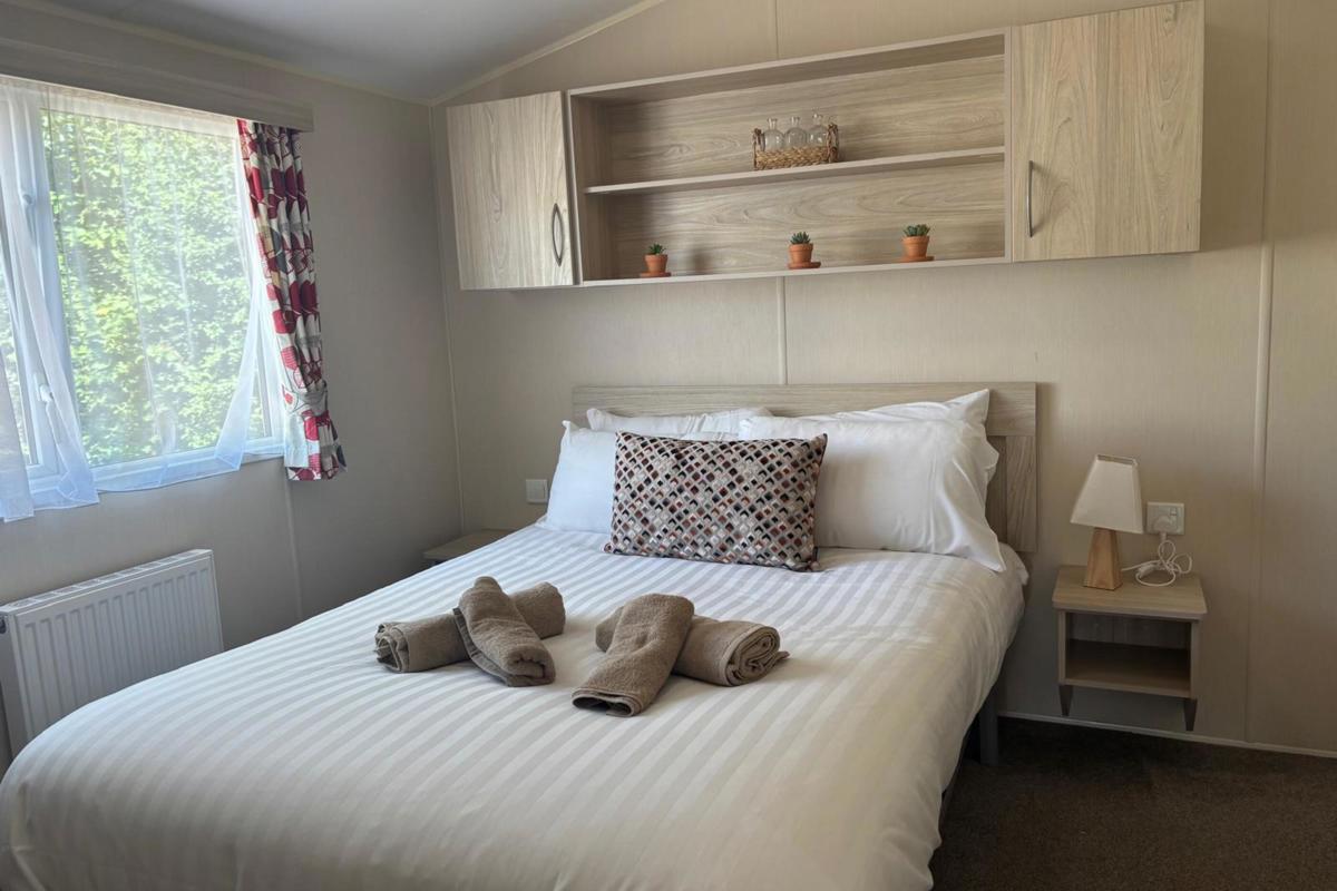 Dartmoor View,  Willerby Rio, master bedroom with window