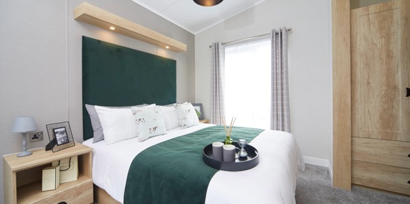 Sunseeker Sensation, master bedroom with window at Finlake