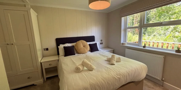 Wessex Classic, master bedroom at Brokerswood