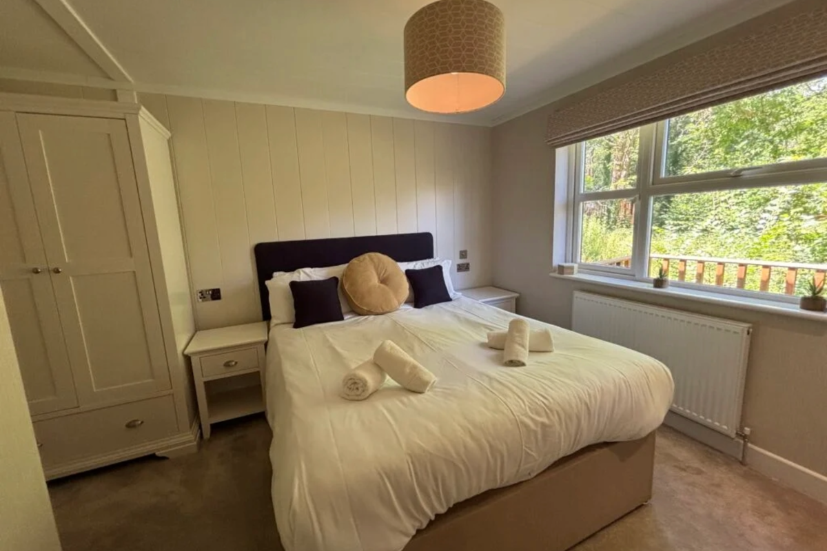 Wessex Classic, master bedroom at Brokerswood