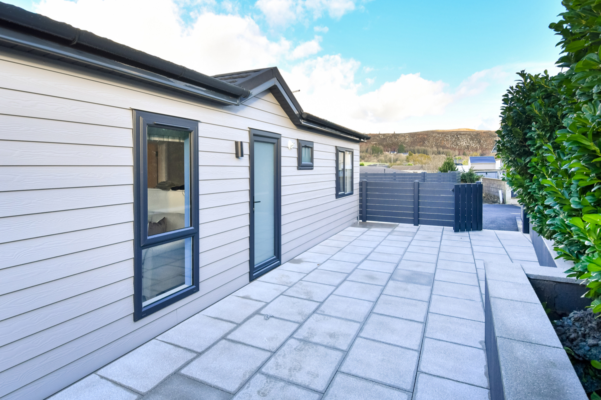 Oakgrove Osprey, side exterior at The Warren