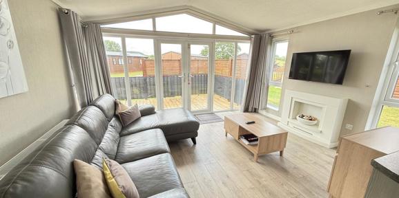 Finlake, Omar Southwold, lounge
