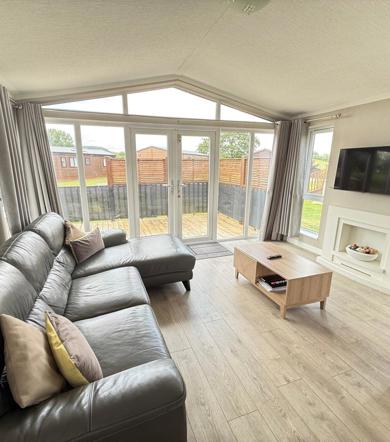 Finlake, Omar Southwold, lounge