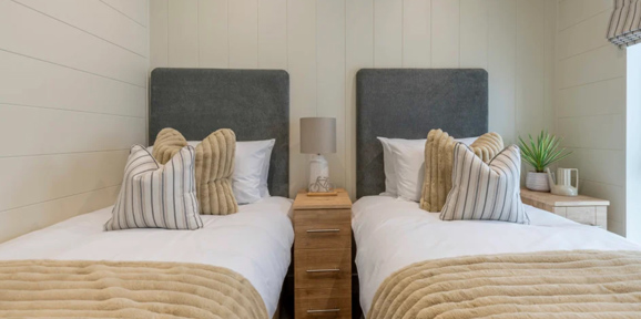 Wessex Contemporary twin bedroom at The Warren