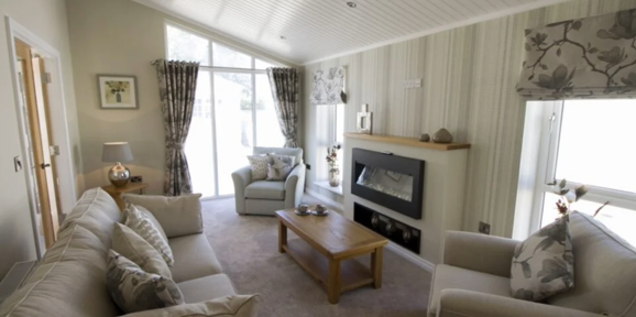 Oakgrove Clarendon, living area at Finlake