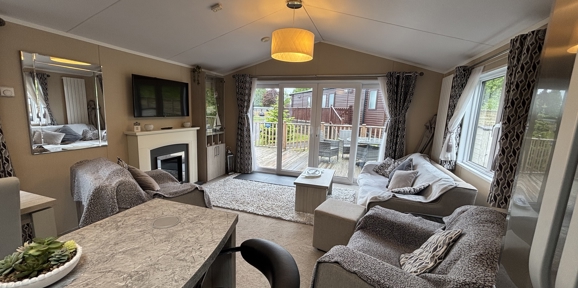 Devon Hills, Regal Hamilton, living room