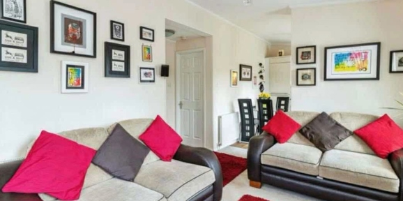 Tingdene Special, lounge with sofas at Devon Hills