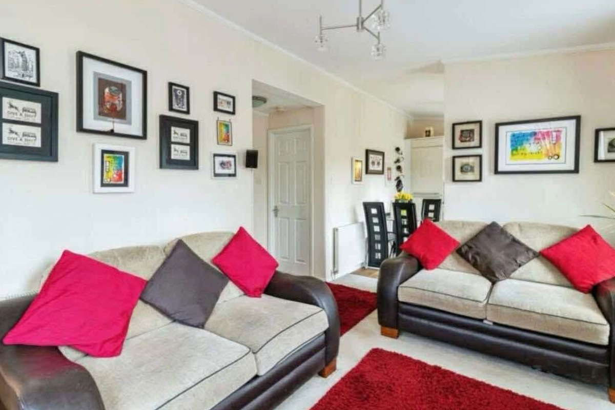 Tingdene Special, lounge with sofas at Devon Hills