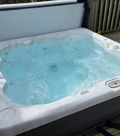 Carnaby Glenmoor Lodge, hot tub at Dartmoor View