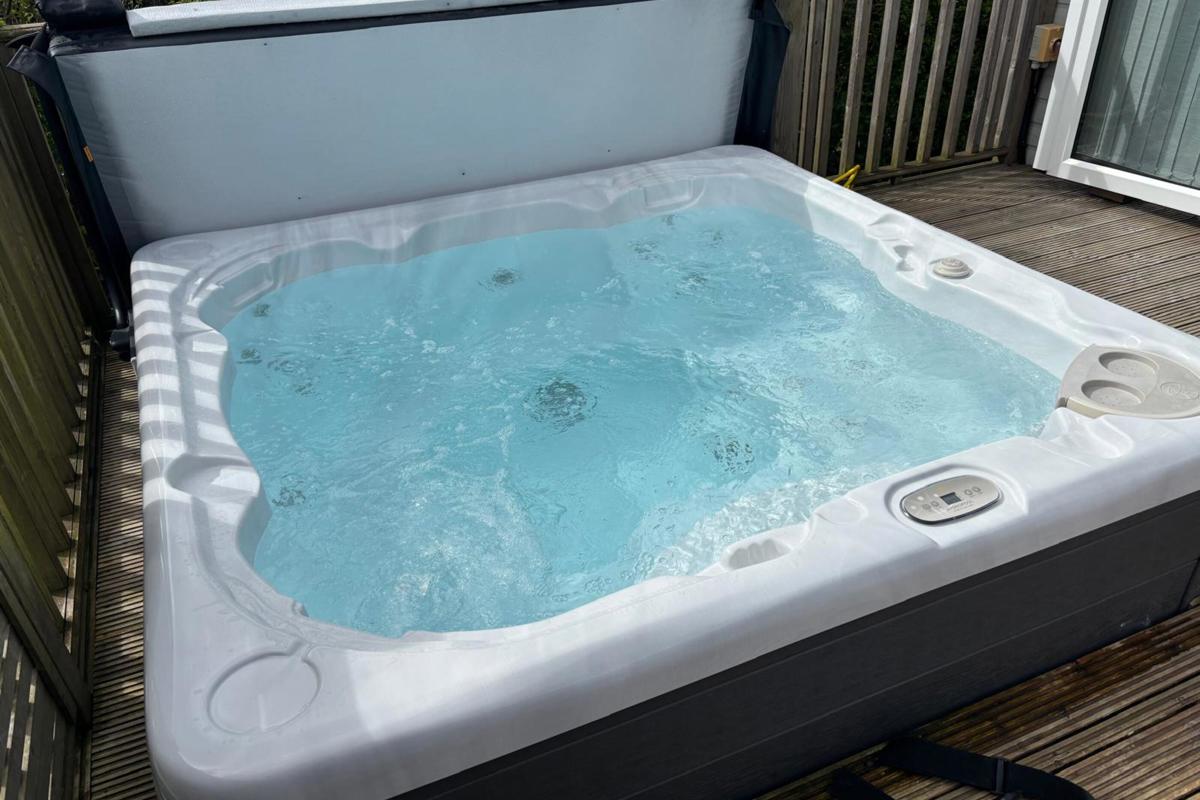 Carnaby Glenmoor Lodge, hot tub at Dartmoor View